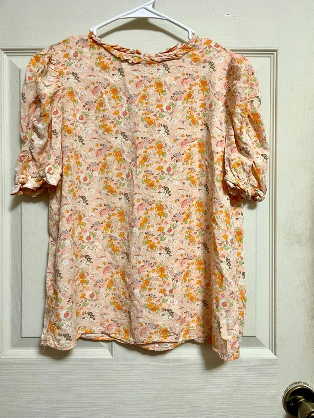 Loft Tops- Floral Puff-Sleeve Women's Top in Peach
